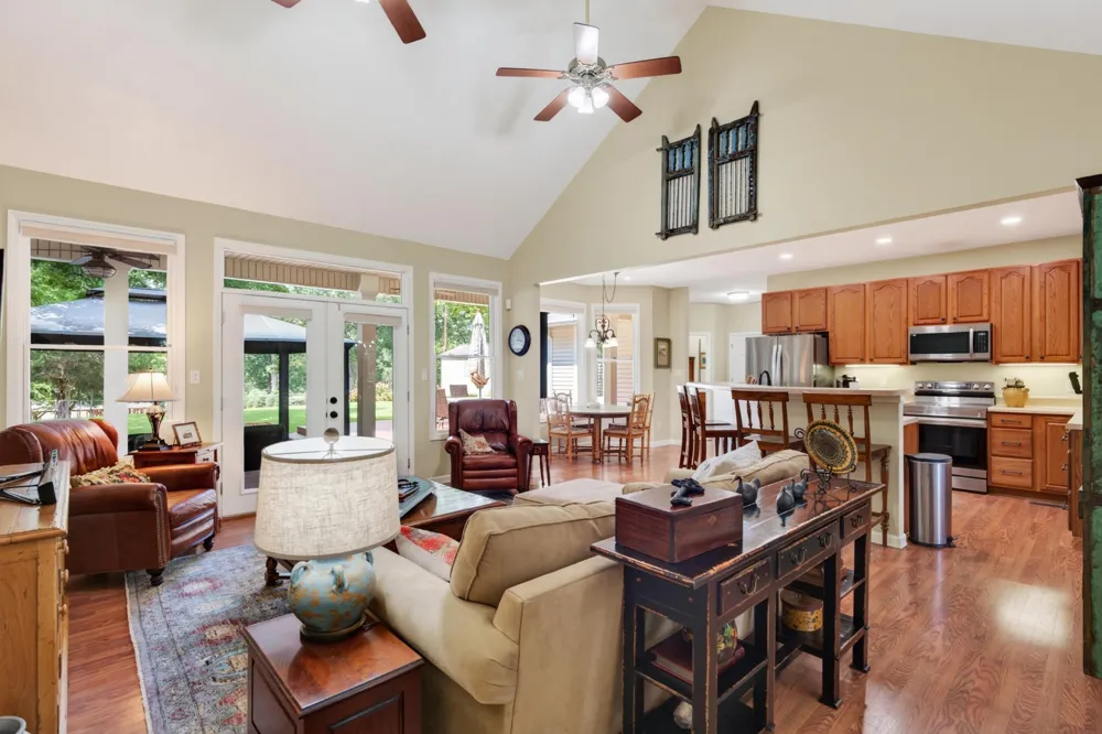 186 Lakeview Cove Drive Loudon, TN 37774