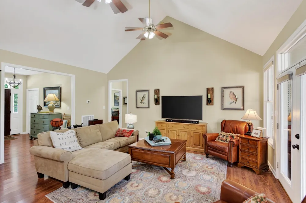 186 Lakeview Cove Drive Loudon, TN 37774