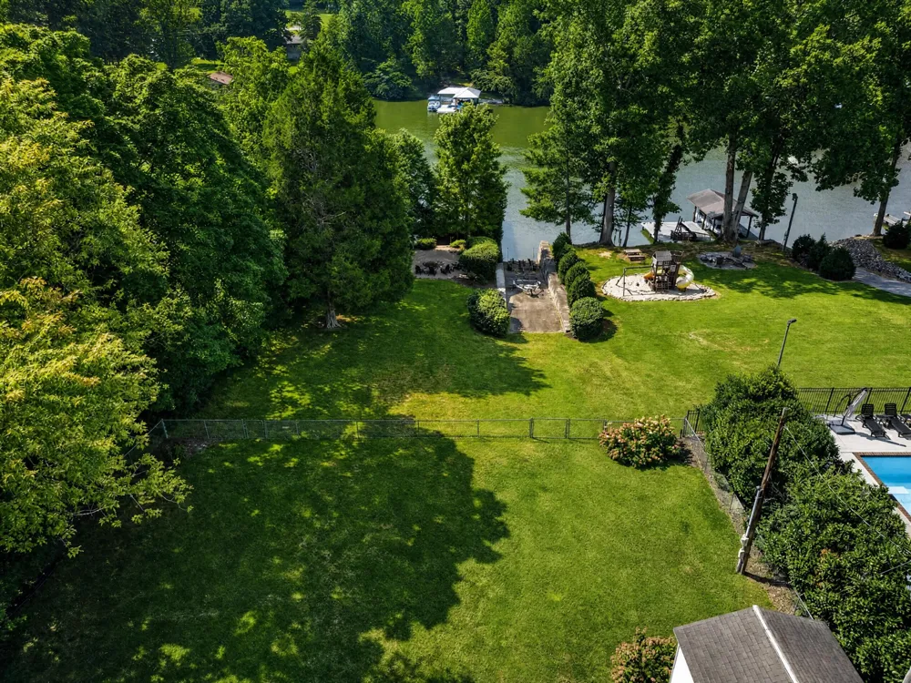 186 Lakeview Cove Drive Loudon, TN 37774