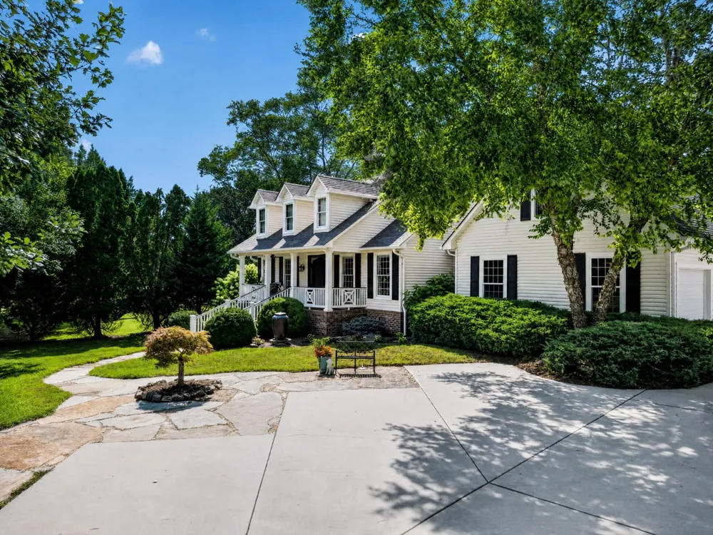 186 Lakeview Cove Drive Loudon, TN 37774