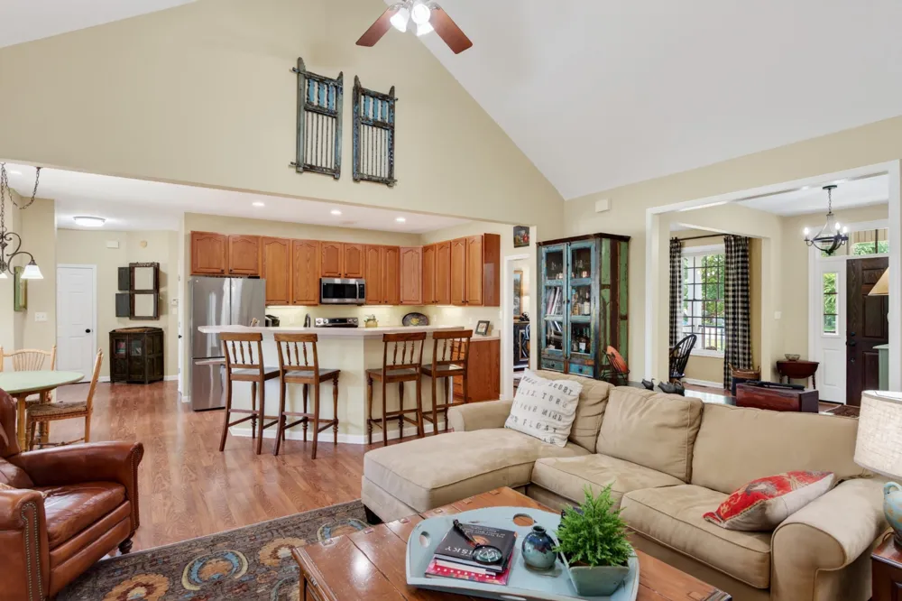 186 Lakeview Cove Drive Loudon, TN 37774