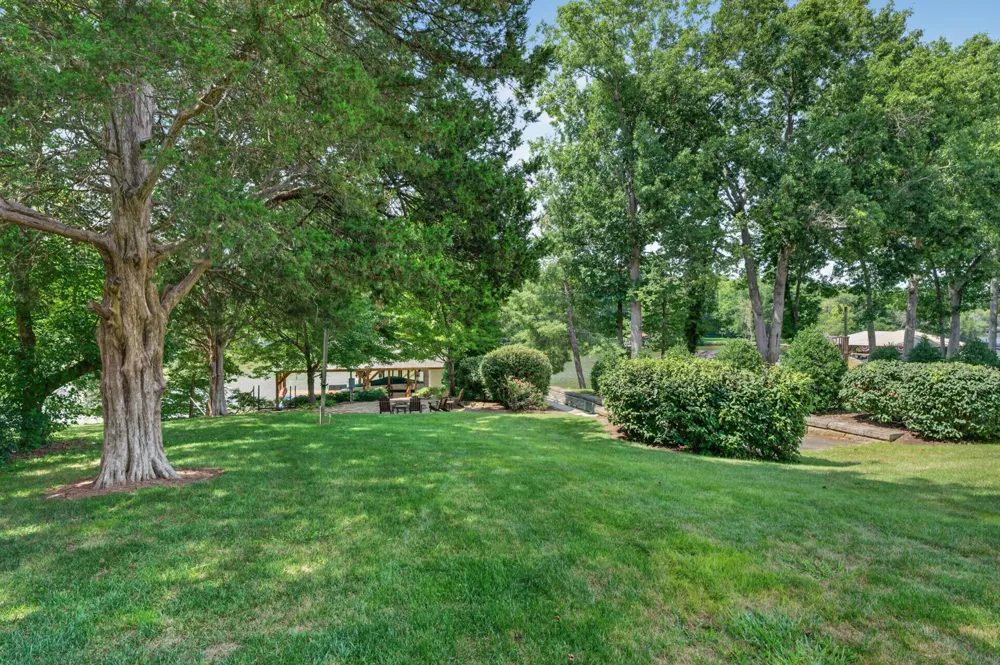 186 Lakeview Cove Drive Loudon, TN 37774