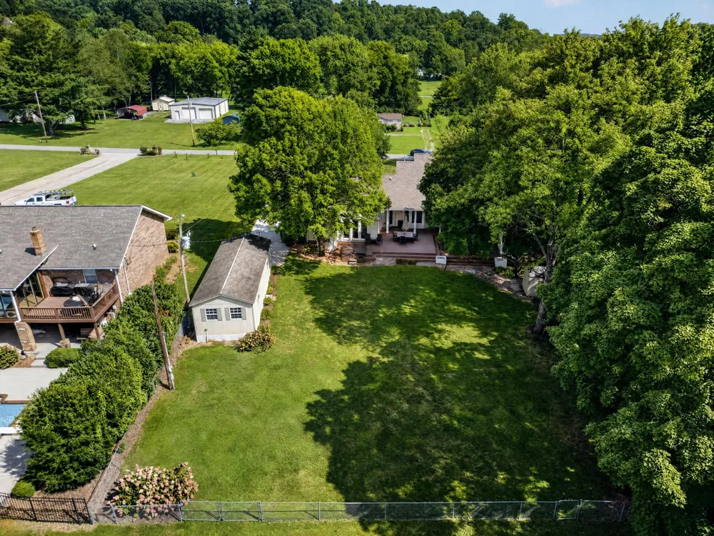 186 Lakeview Cove Drive Loudon, TN 37774