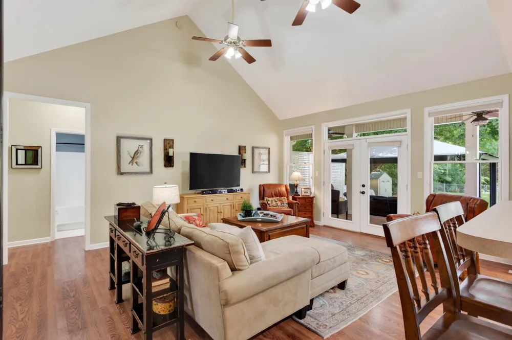 186 Lakeview Cove Drive Loudon, TN 37774