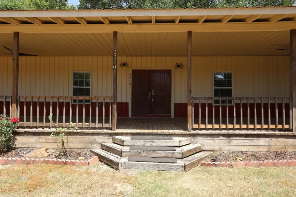 2210 West Corsicana St Athens, TX 75751