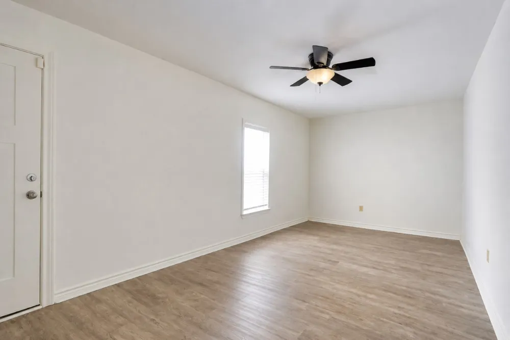 2210 West Corsicana St Athens, TX 75751