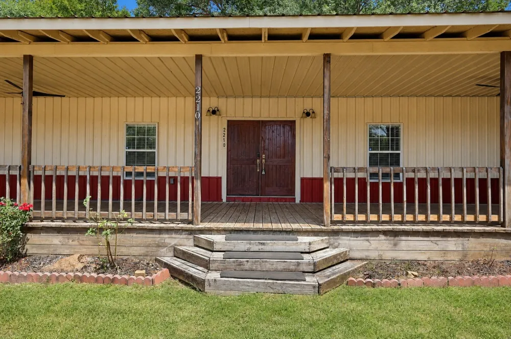 2210 West Corsicana St Athens, TX 75751