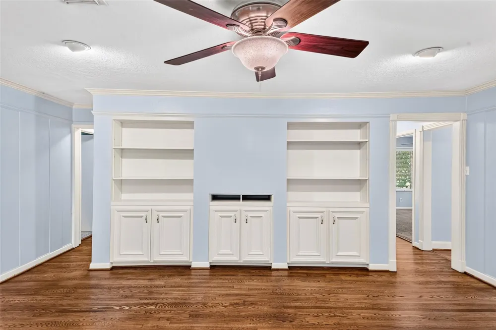 5262 Briarbend Drive Houston, TX 77096