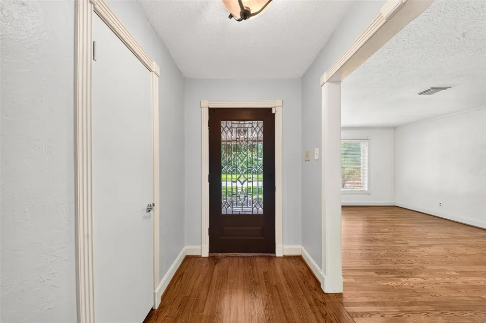 5262 Briarbend Drive Houston, TX 77096