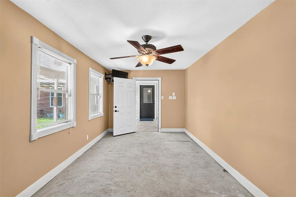 5262 Briarbend Drive Houston, TX 77096
