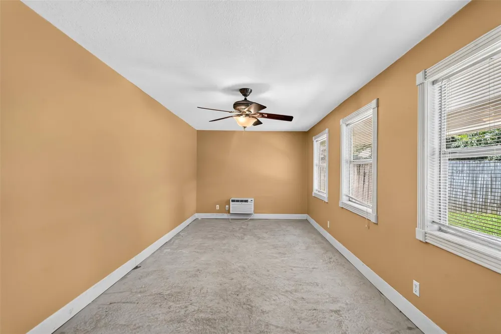 5262 Briarbend Drive Houston, TX 77096