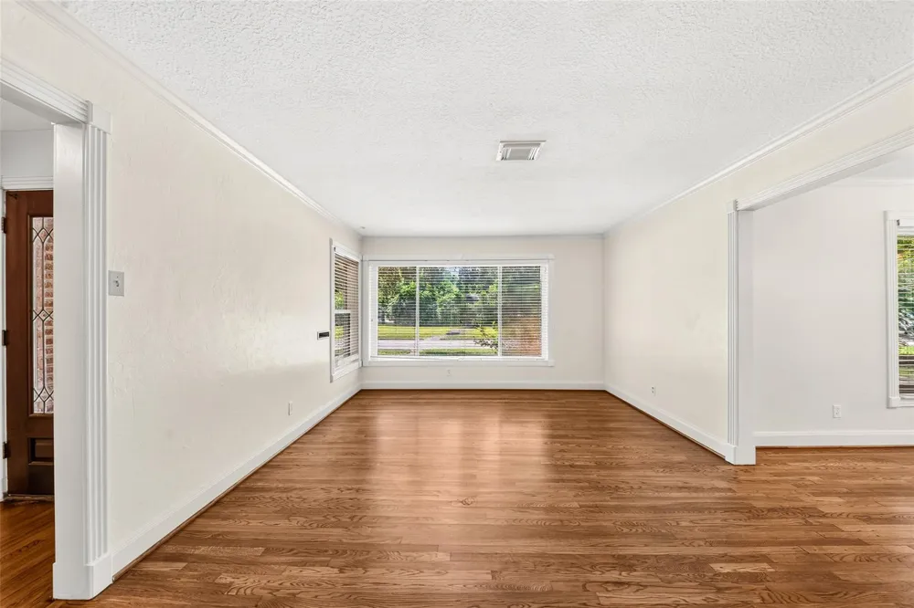 5262 Briarbend Drive Houston, TX 77096
