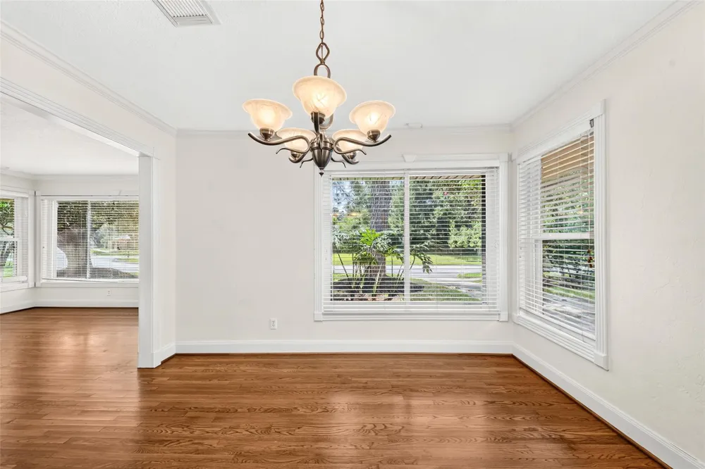 5262 Briarbend Drive Houston, TX 77096