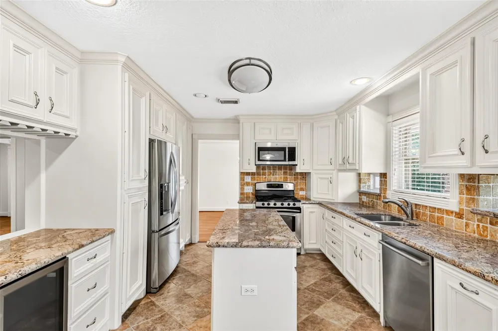 5262 Briarbend Drive Houston, TX 77096