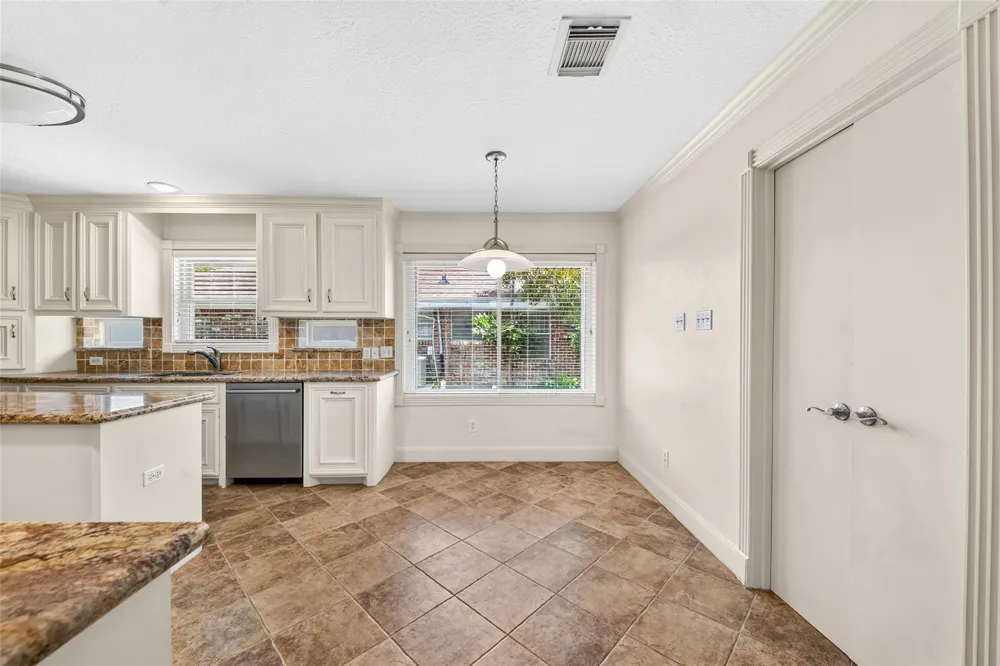 5262 Briarbend Drive Houston, TX 77096