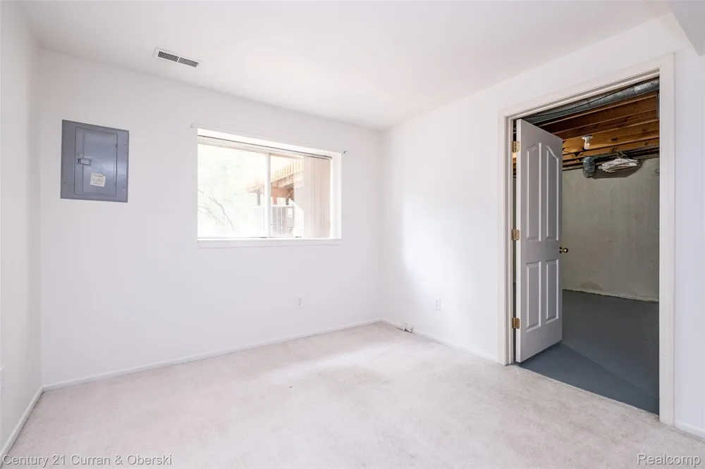6565 Quail Run Circle Westland City, MI 48185
