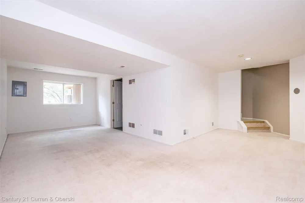 6565 Quail Run Circle Westland City, MI 48185