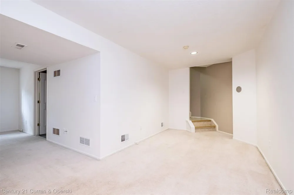 6565 Quail Run Circle Westland City, MI 48185
