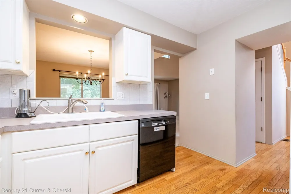 6565 Quail Run Circle Westland City, MI 48185