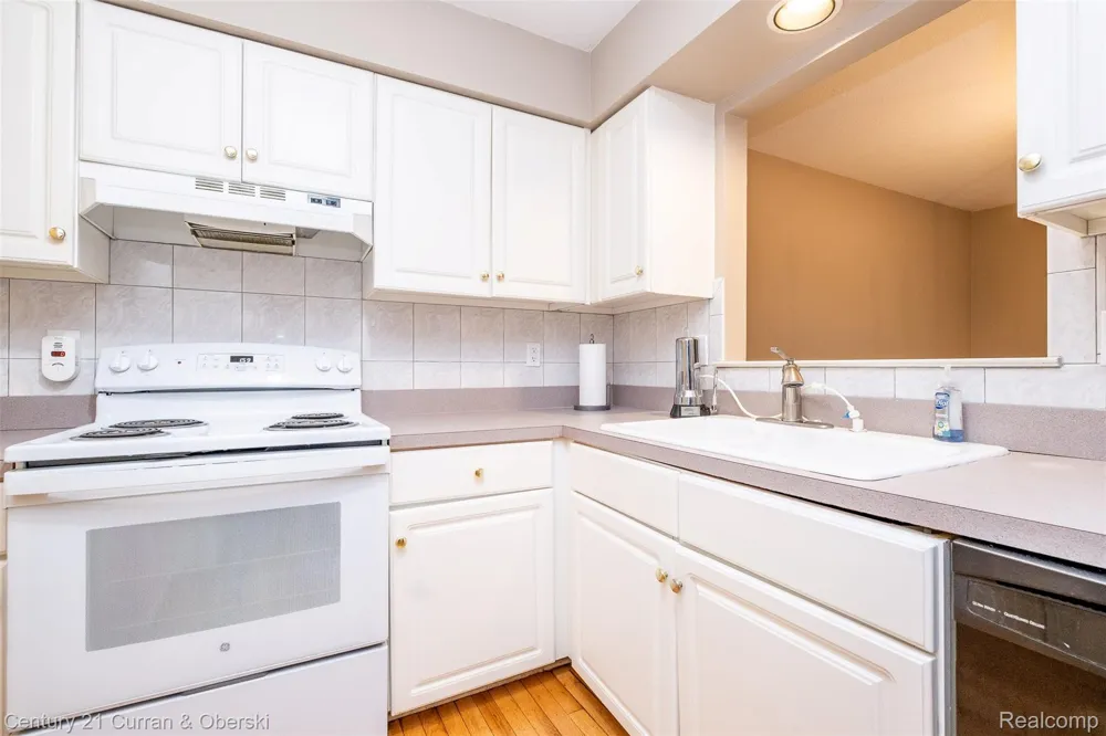 6565 Quail Run Circle Westland City, MI 48185