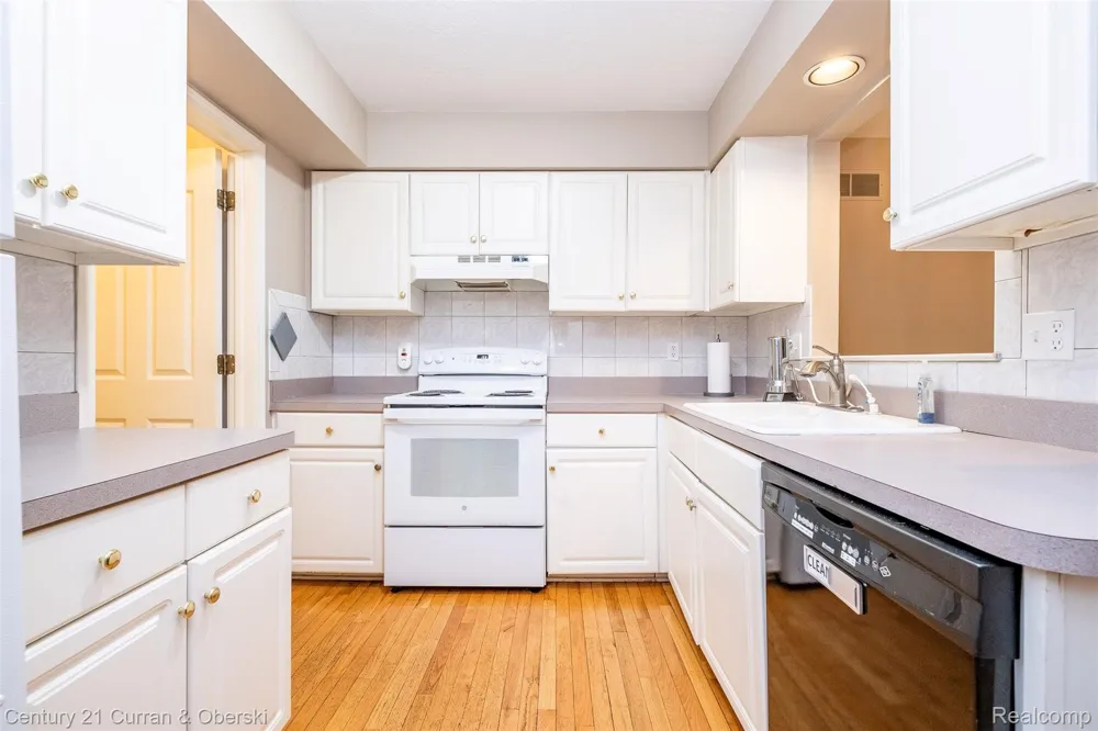 6565 Quail Run Circle Westland City, MI 48185