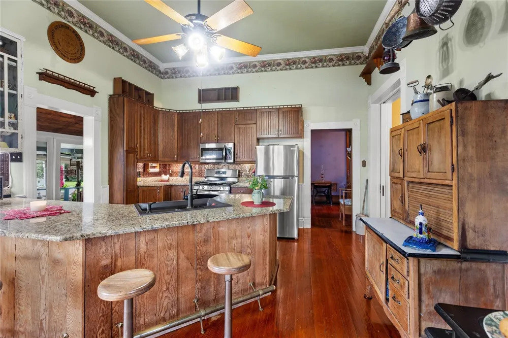 303 Market Street Honey Grove, TX 75446