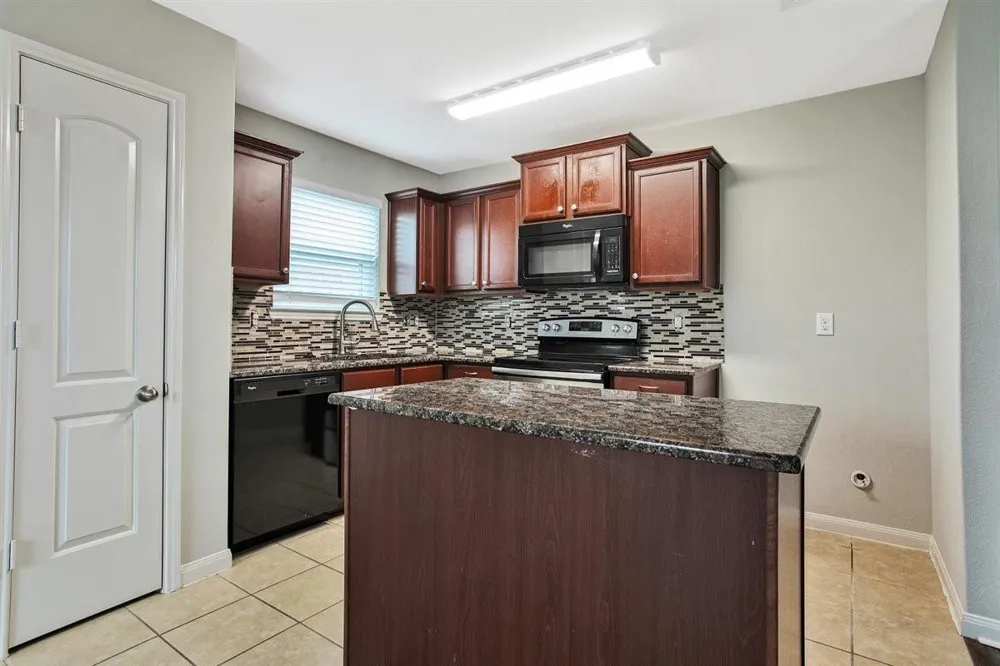 104 Indigo Brush Drive La Marque, TX 77568
