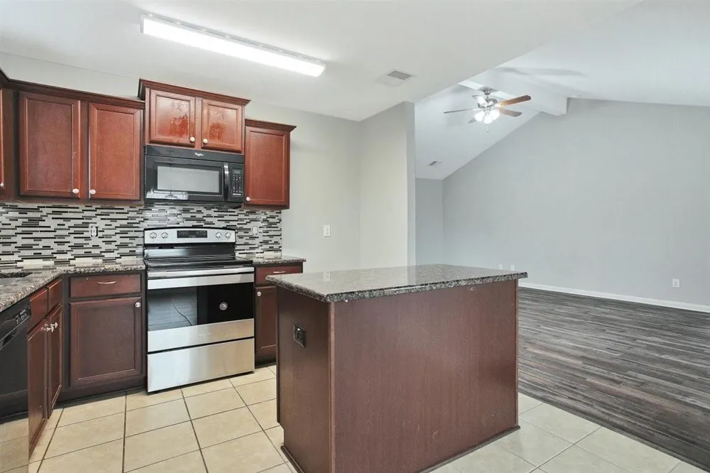104 Indigo Brush Drive La Marque, TX 77568