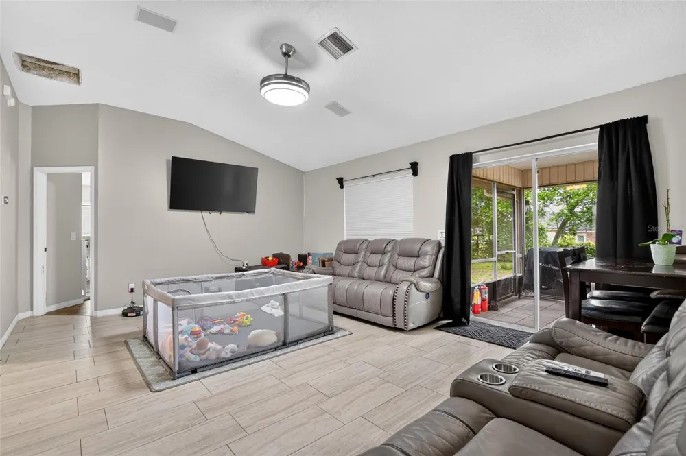 1780 W FINLAND DRIVE Deltona, FL 32725