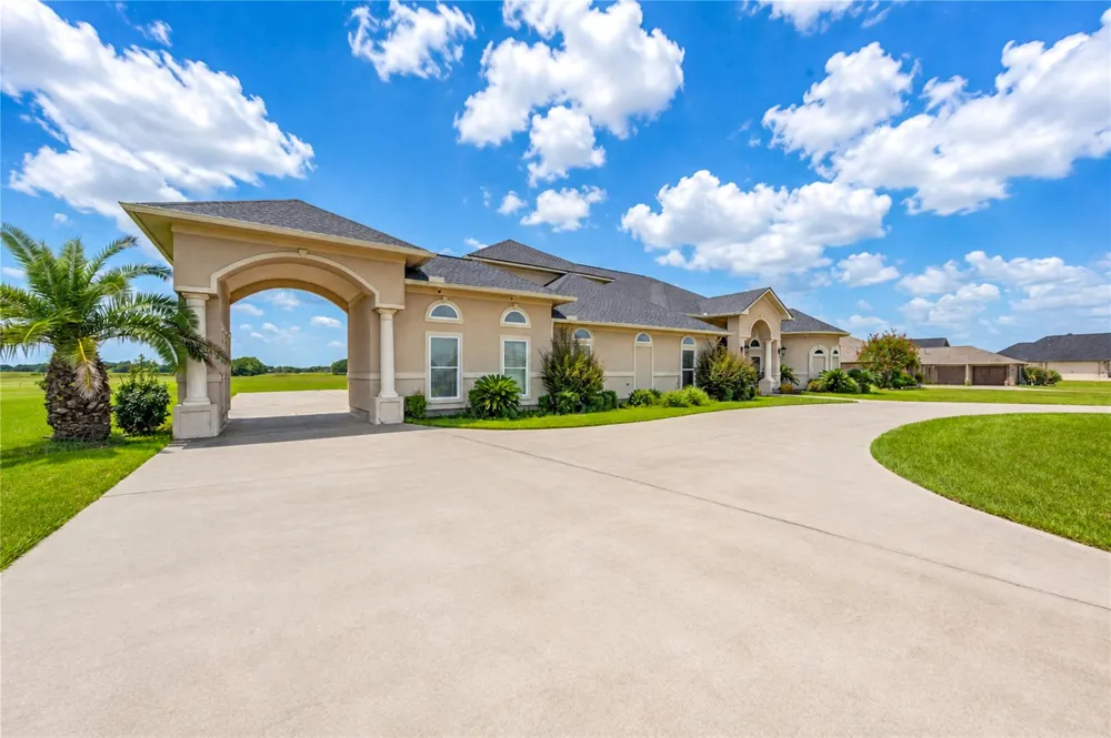 8245 Stacy Beaumont, TX 77705