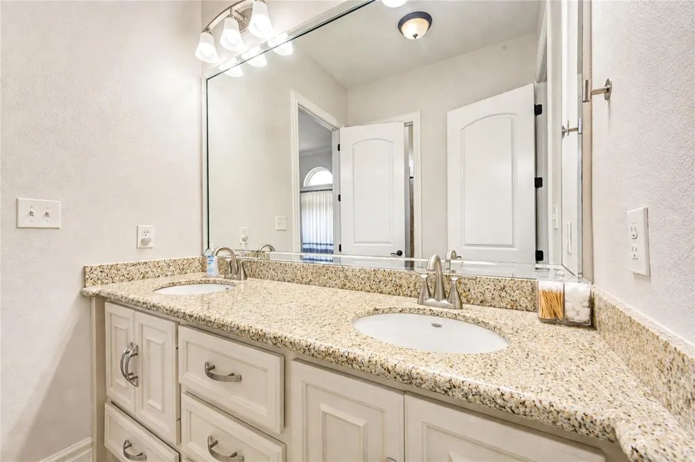 8245 Stacy Beaumont, TX 77705