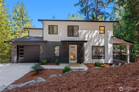 7 Maple Court