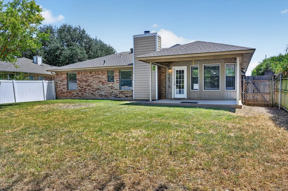 7717 Dove Court Watauga, TX 76148