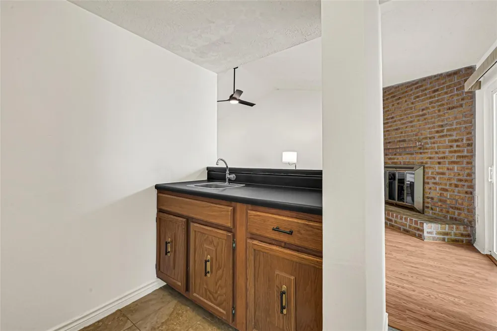 459 El Toro Lane Houston, TX 77598