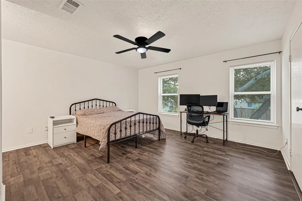 459 El Toro Lane Houston, TX 77598