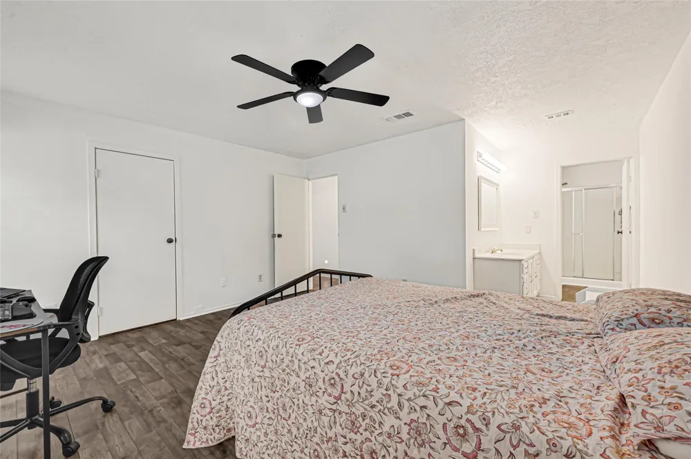 459 El Toro Lane Houston, TX 77598