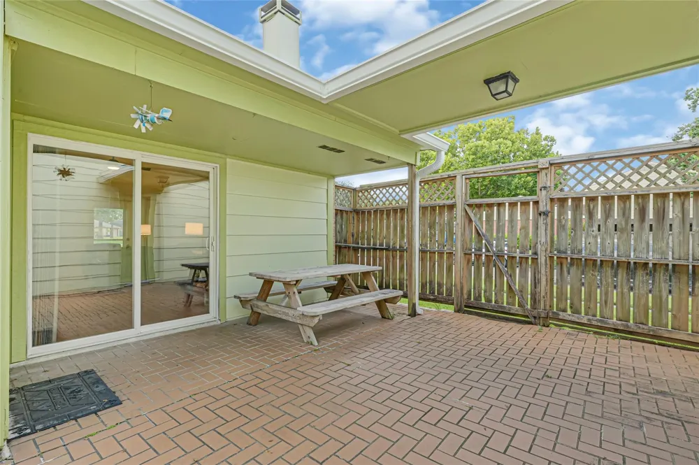 459 El Toro Lane Houston, TX 77598