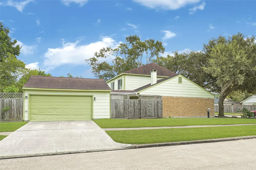 459 El Toro Lane Houston, TX 77598