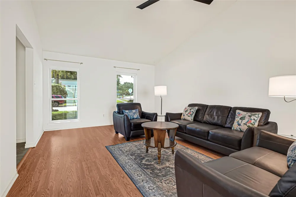 459 El Toro Lane Houston, TX 77598