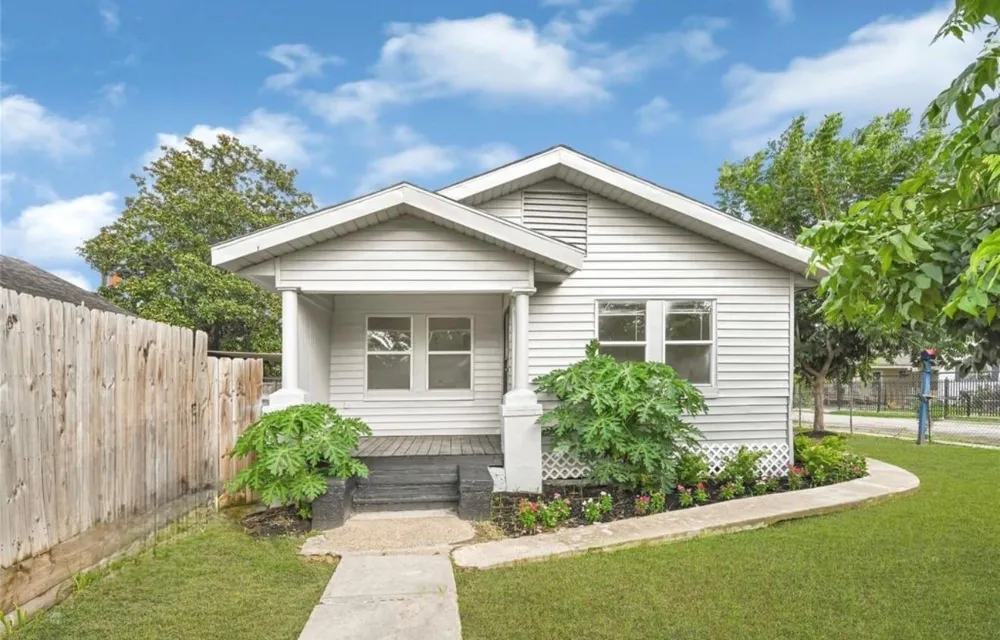 302 S 72nd Street Houston, TX 77011