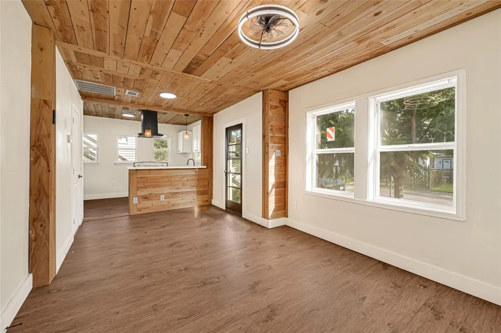 302 S 72nd Street Houston, TX 77011