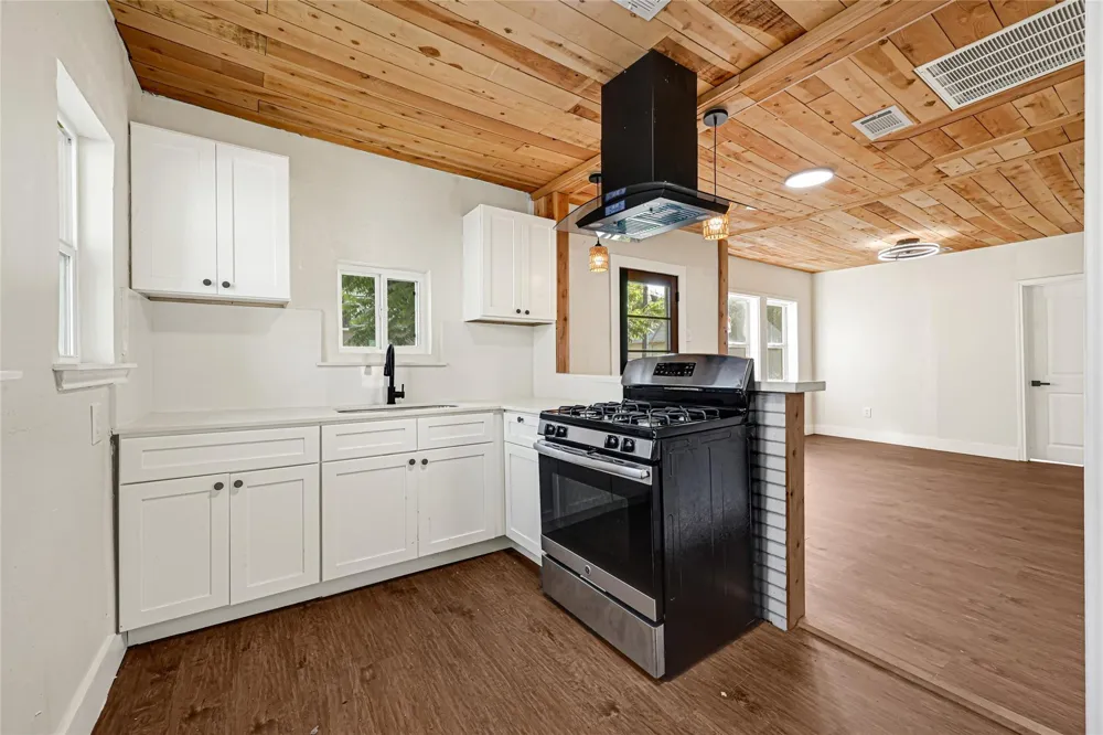 302 S 72nd Street Houston, TX 77011