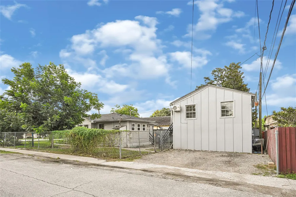 302 S 72nd Street Houston, TX 77011