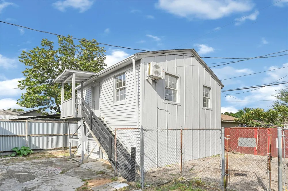 302 S 72nd Street Houston, TX 77011