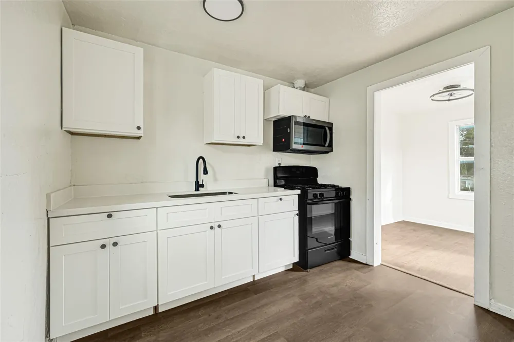 302 S 72nd Street Houston, TX 77011
