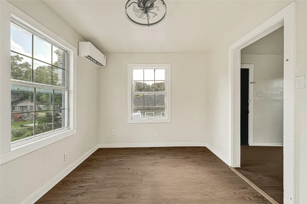 302 S 72nd Street Houston, TX 77011