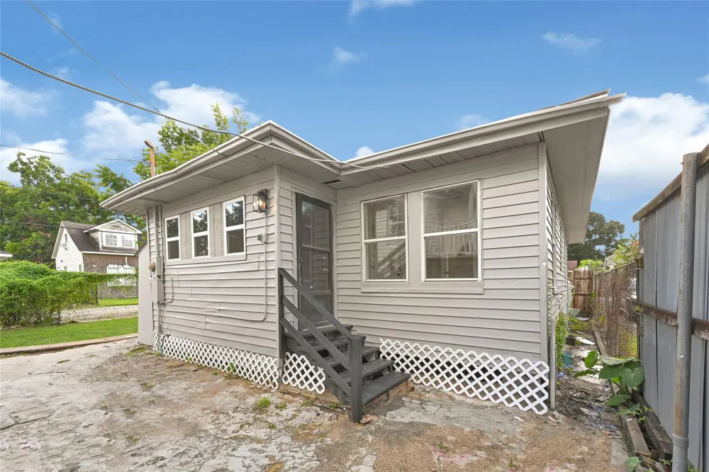302 S 72nd Street Houston, TX 77011