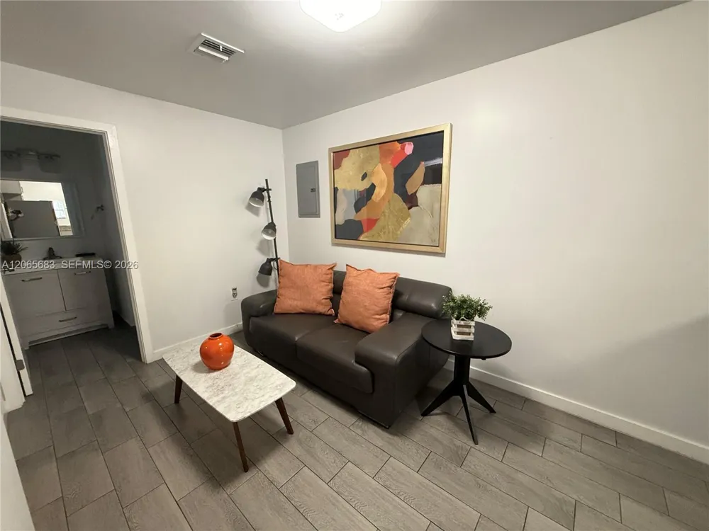 1604 SW 9th St #B Miami, FL 33135