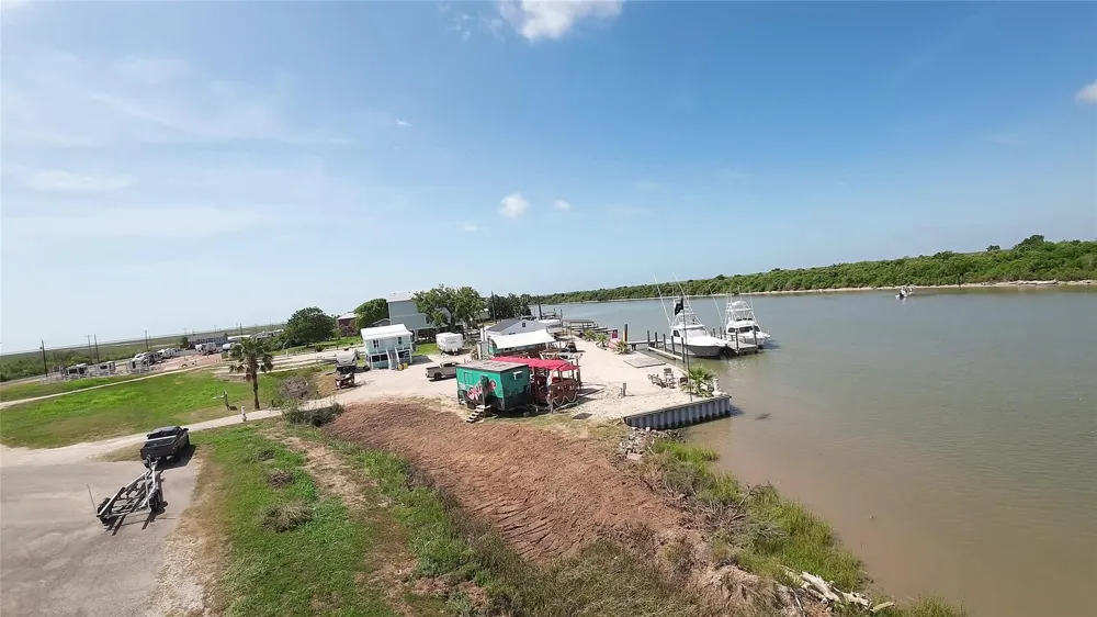 442 Private Road 670 Matagorda, TX 77457
