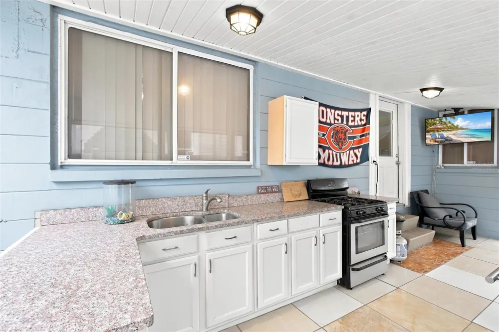3827 38TH AVENUE St Petersburg, FL 33713